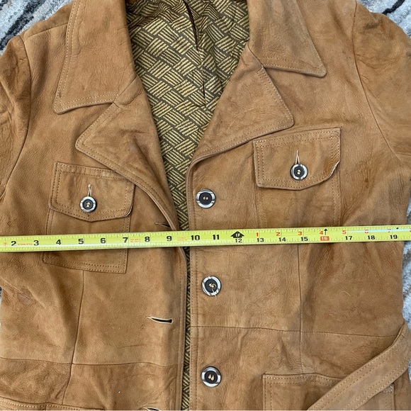 Gorgeous vintage leather lined belted jacket - Picture 7 of 13